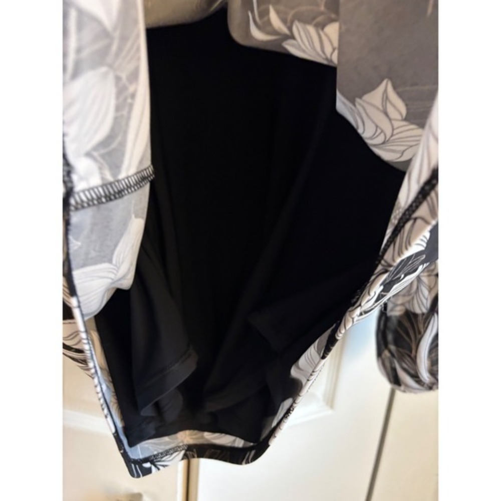 White House Black Market Floral Tunic Blouse Size Medium | Sheer Pleated Sleeves - Picture 6 of 9